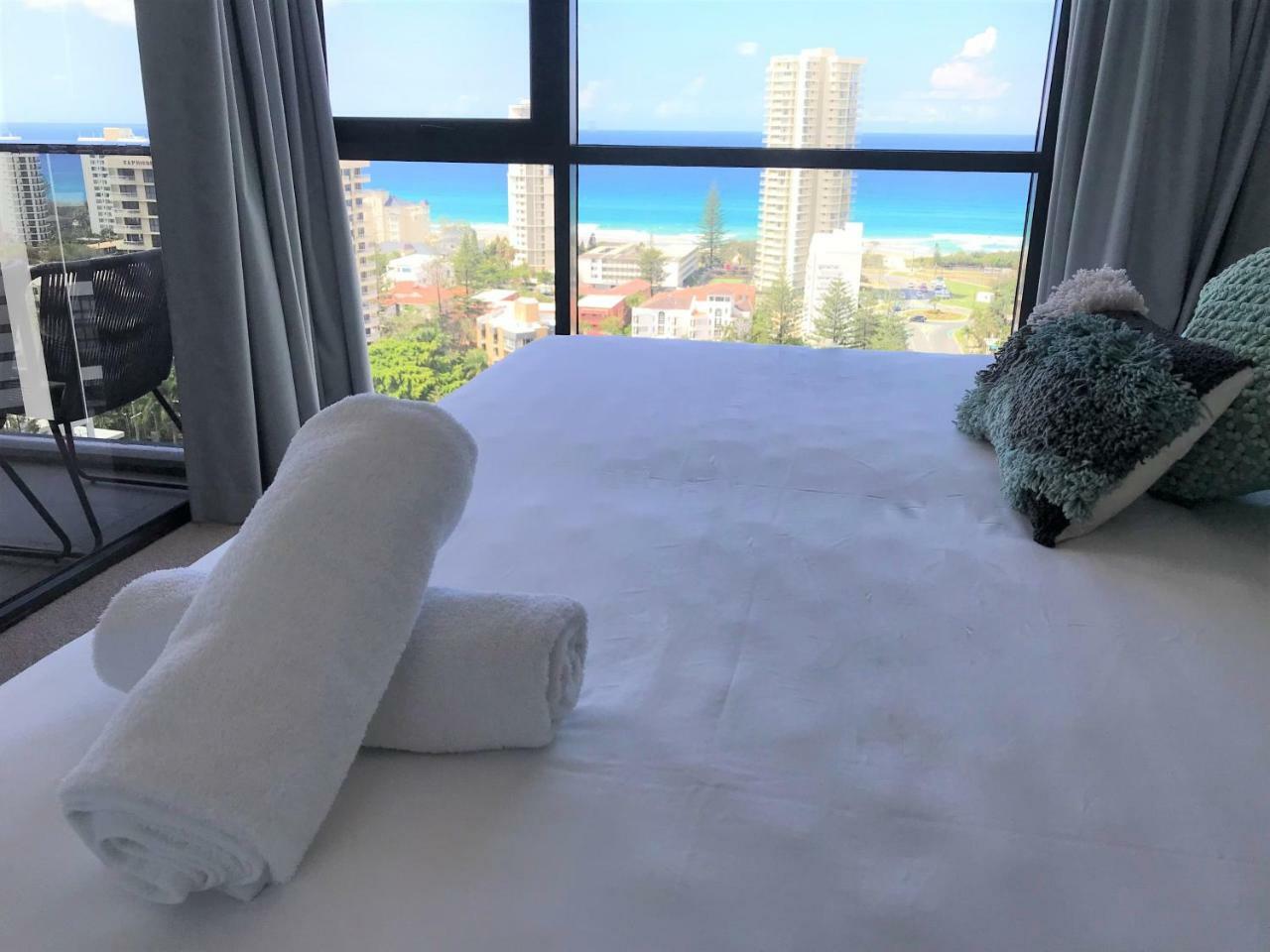 Qube Broadbeach Ocean View Apartments Gold Coast Bagian luar foto