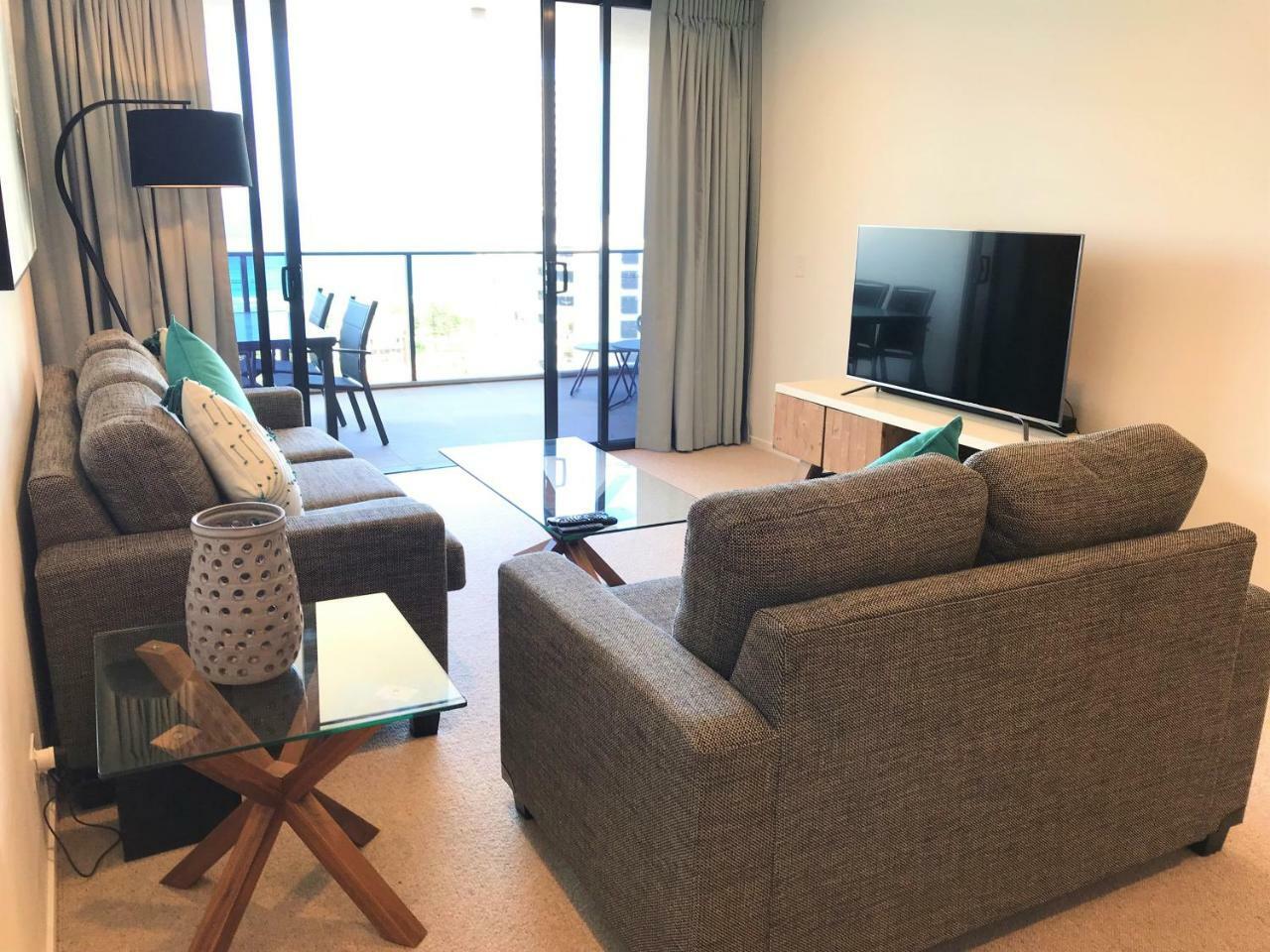 Qube Broadbeach Ocean View Apartments Gold Coast Bagian luar foto
