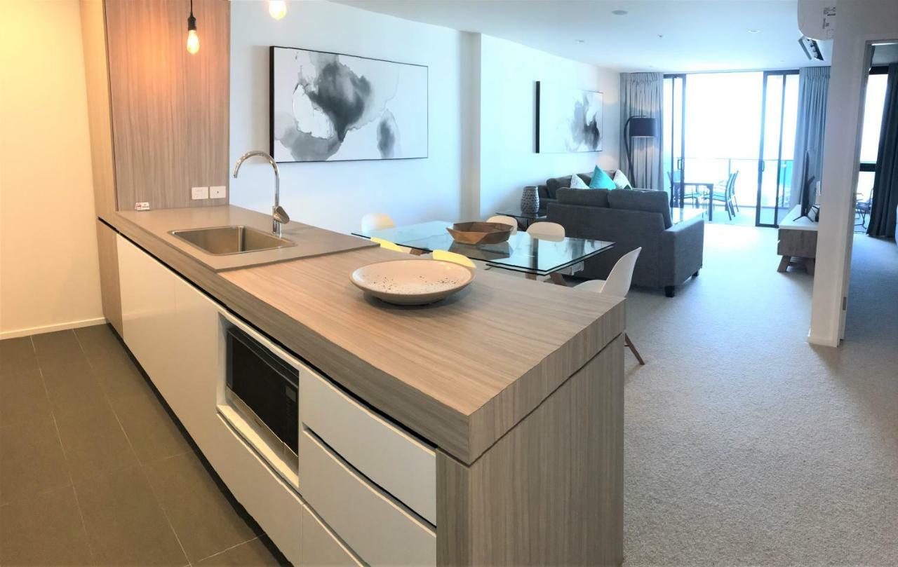 Qube Broadbeach Ocean View Apartments Gold Coast Bagian luar foto