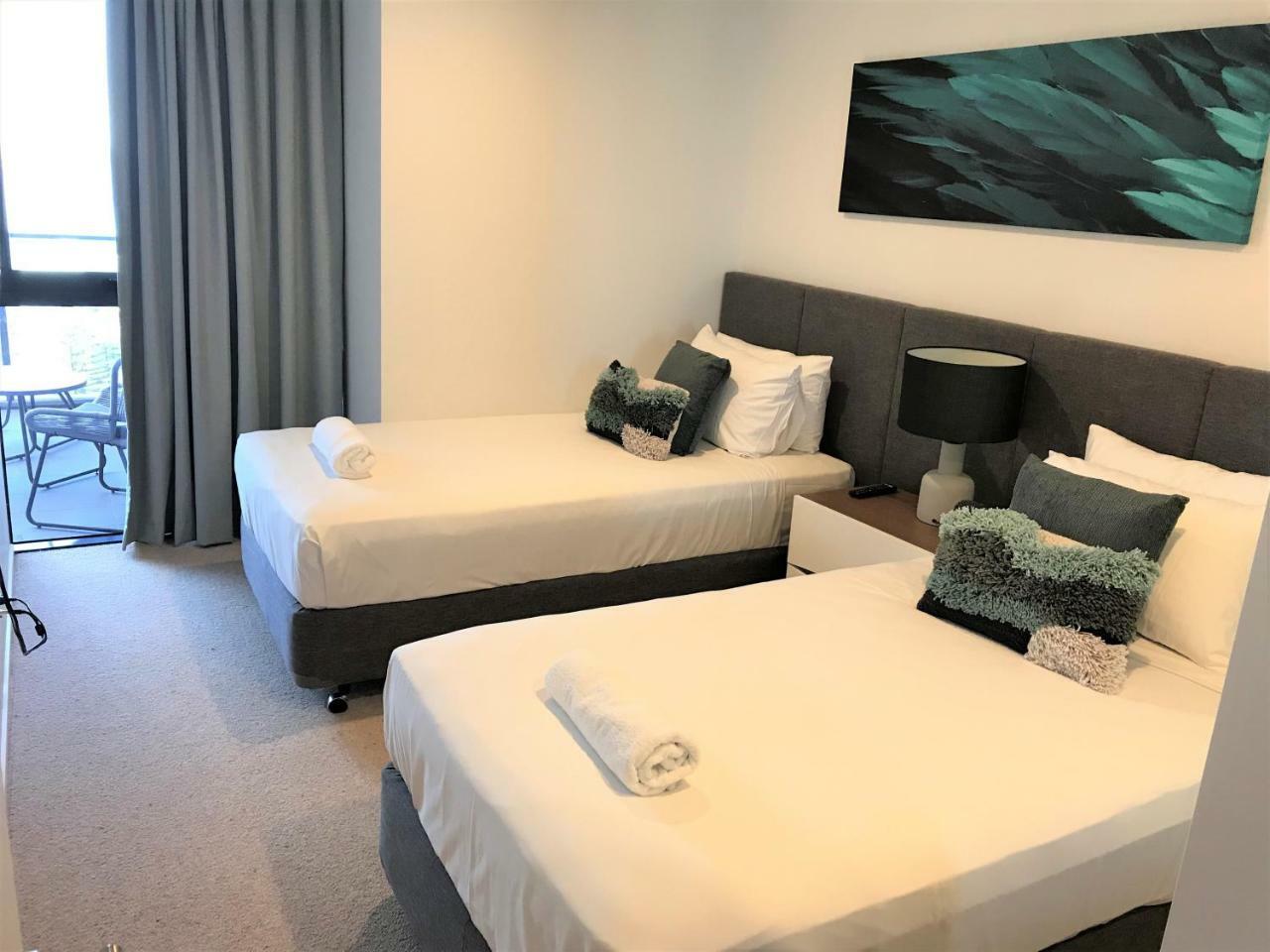 Qube Broadbeach Ocean View Apartments Gold Coast Bagian luar foto