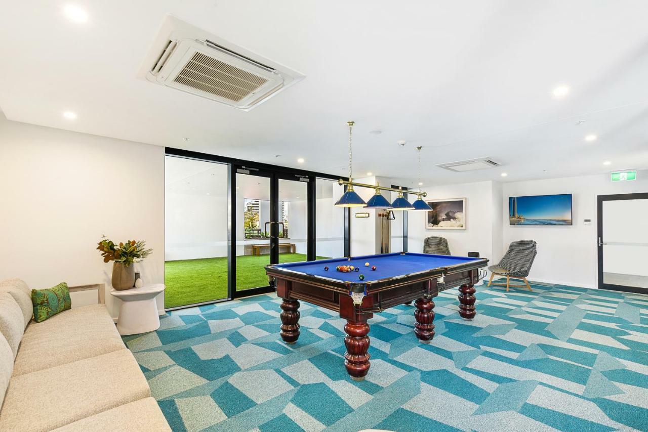 Qube Broadbeach Ocean View Apartments Gold Coast Bagian luar foto