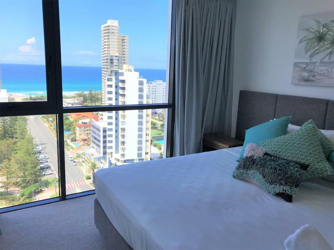 Qube Broadbeach Ocean View Apartments Gold Coast Bagian luar foto
