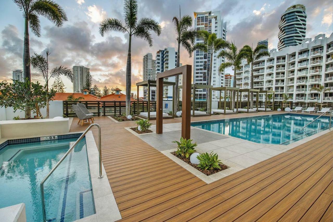 Qube Broadbeach Ocean View Apartments Gold Coast Bagian luar foto