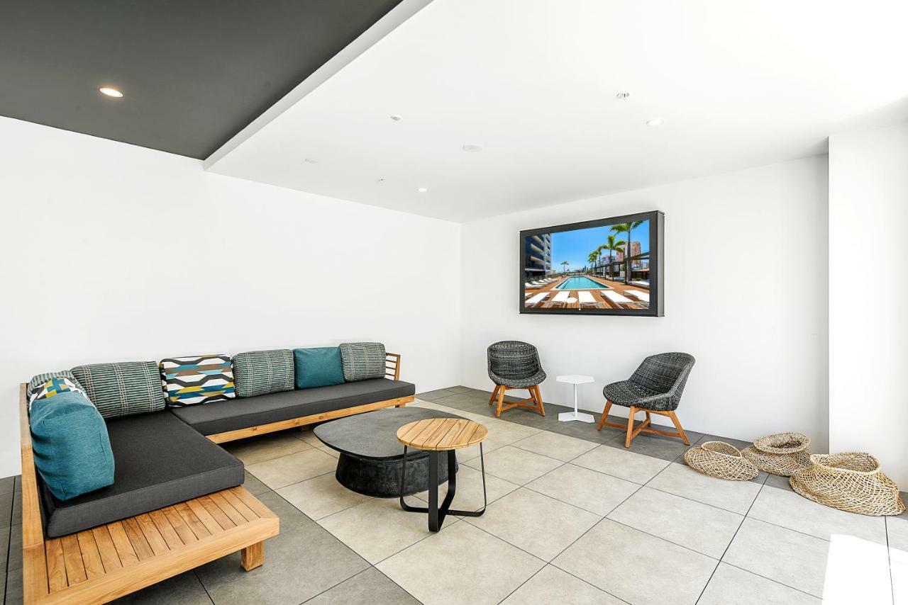 Qube Broadbeach Ocean View Apartments Gold Coast Bagian luar foto