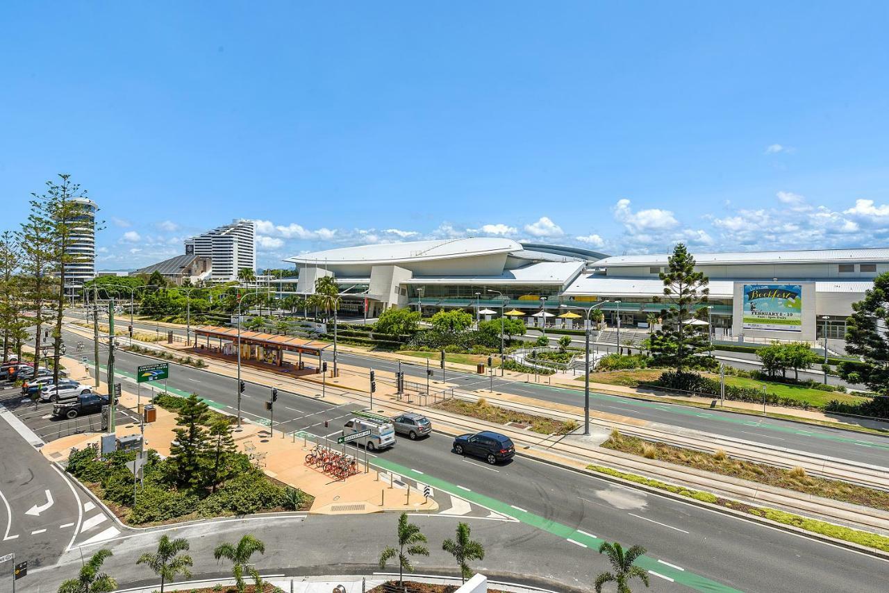 Qube Broadbeach Ocean View Apartments Gold Coast Bagian luar foto